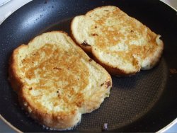 foodhumor:  bloggingbacon:  French Toast Grilled Cheese and Bacon SandwichGet the recipe here.     