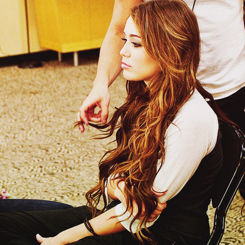 smileandmakethemworry:  give me your hair! 