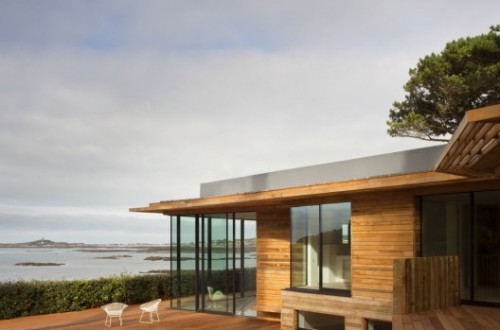 architectureblog:  (via Casa Le Portelet | Blue Ant Studio) 