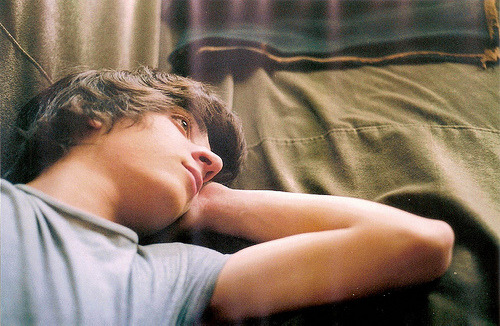 ihavealwayslovedu:  Se não é amor, qual o nome que eu posso dar a esse sentimento que me faz passar noites em claro pensando em nós dois ?  (ihavealwayslovedu)