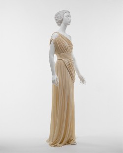 dressesofdrama:  Madame Gres (Alix Barton)