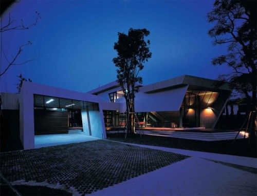 designismymuse:  thearchtivist:Bunker House by VaSLab Architecture 