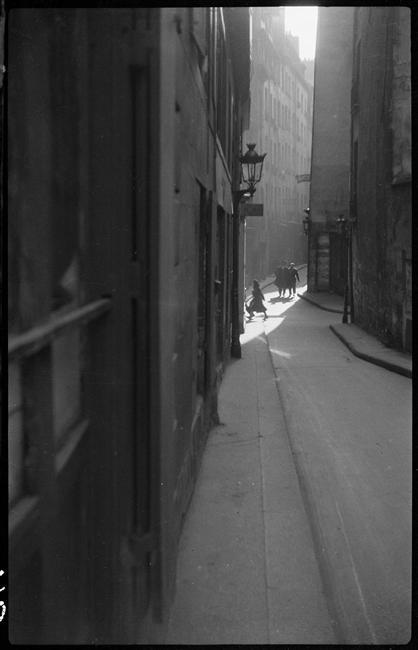 luzfosca:  Marcel Bovis Contre-jour, Paris, 1932 From the Réunion des Musées Nationaux