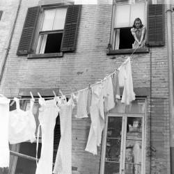  A woman hanging out the laundry. Photograph by Alfred Eisenstaedt. New York City, 1939. 