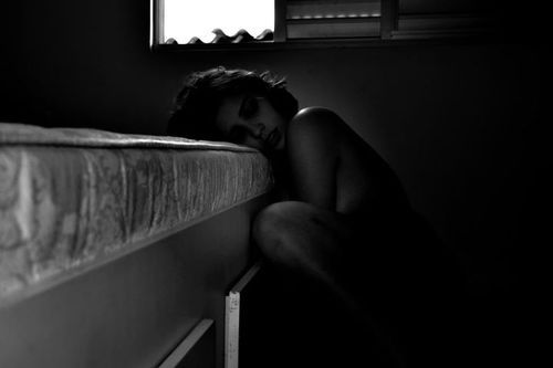 elidaabrantes:  Me entreguei de corpo e alma pra a pessoa errada. 