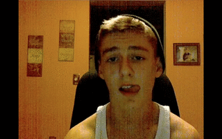 hopoffmuhd:  Omg I just realized The pictures in the background One of them is a