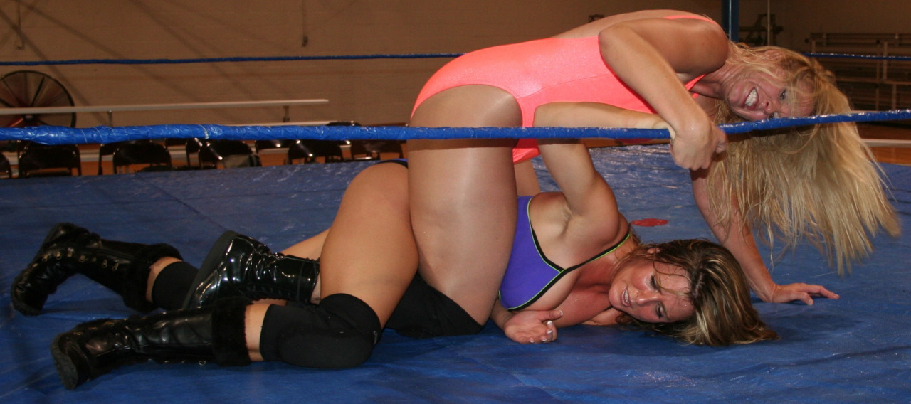 Christie Ricci wrestling