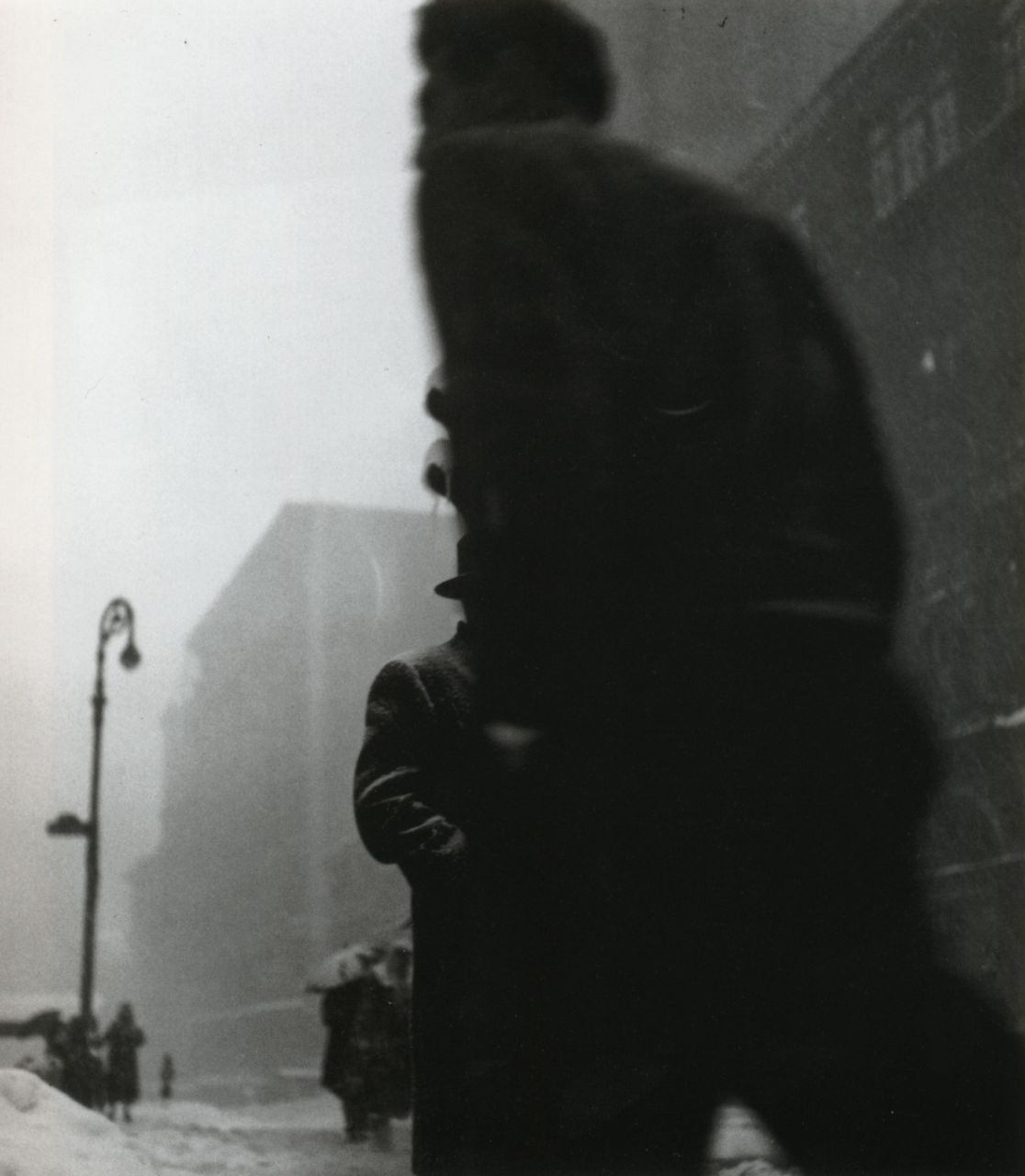 liquidnight:  Ted Croner Untitled, circa 1947 Gelatin silver print New York: Capital