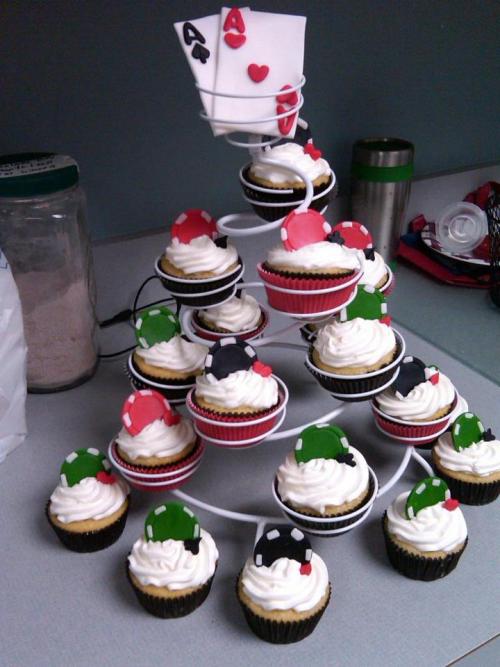 lifescake:  Tres leches poker cupcakes. 