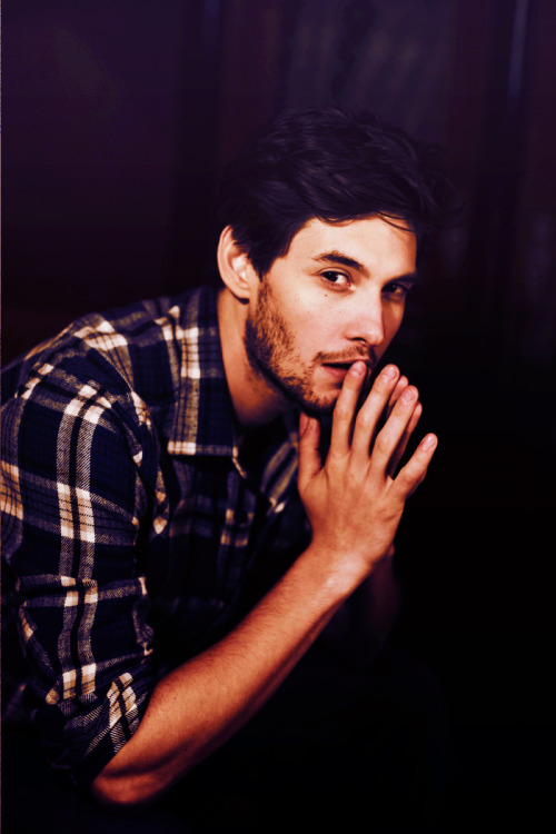 ffrackles:  12 people I want wrapped under my Christmas tree⌽ Ben Barnes “Obviously, you wouldn’t be human if you didn’t get a disposable camera and tried to get a picture of yourself by your own movie billboard.” 