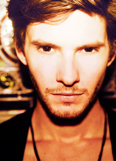 ffrackles:  12 people I want wrapped under my Christmas tree⌽ Ben Barnes “Obviously, you wouldn’t be human if you didn’t get a disposable camera and tried to get a picture of yourself by your own movie billboard.” 