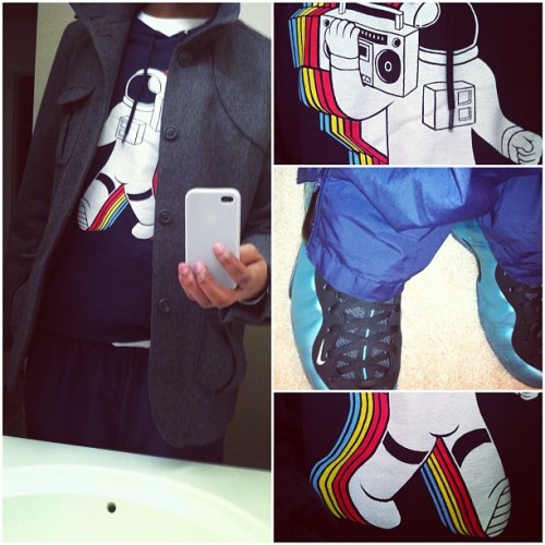 #Todayskicks #Sneakerholics Retros x Threadless hoodie to Fridays to watch @kingbleezy ’s Pats almost lose, ha! I kid, I kid… (Taken with instagram)