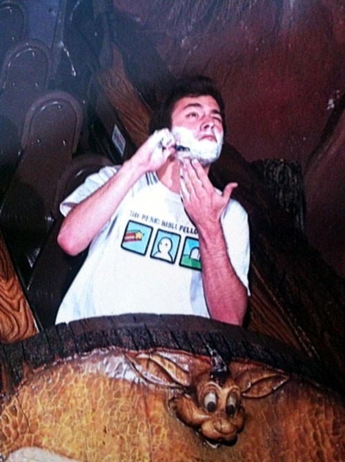 vixxey:  thisgingersnapsback:   I will never not reblog this.   do you think the ride attendant’s ever just know someone’s gonna get on the log and pull this shit? 