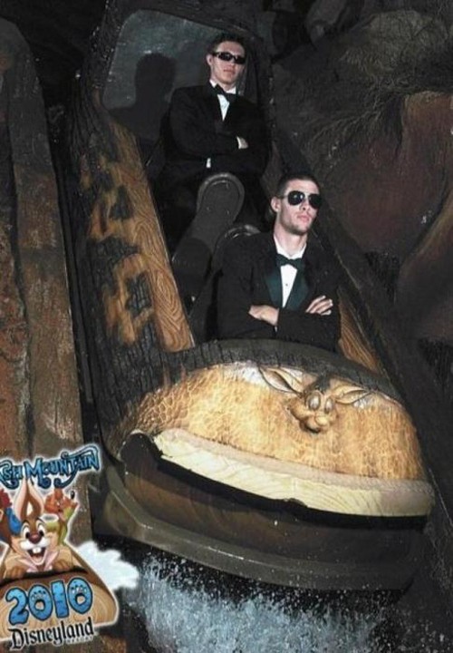 vixxey:  thisgingersnapsback:   I will never not reblog this.   do you think the ride attendant’s ever just know someone’s gonna get on the log and pull this shit? 