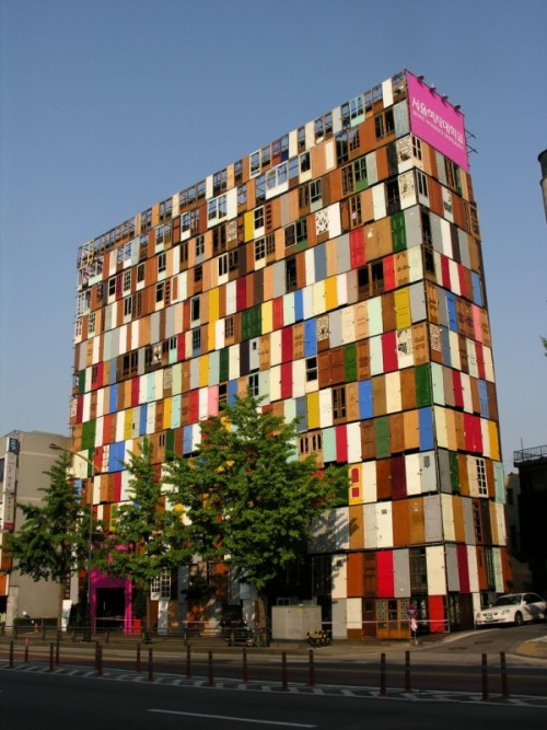 brkshn:  1,000 Doors by Choi Jeong-Hwa Kuzey Koreli Choi Jeong-Hwa’nın 1000 kapılı eseri…