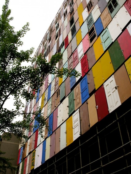 brkshn:  1,000 Doors by Choi Jeong-Hwa Kuzey Koreli Choi Jeong-Hwa’nın 1000 kapılı eseri…