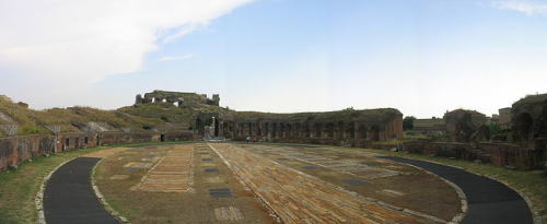 robcalfee: echoesoftheromanruins: Capua, Italy (via TumbleOn)