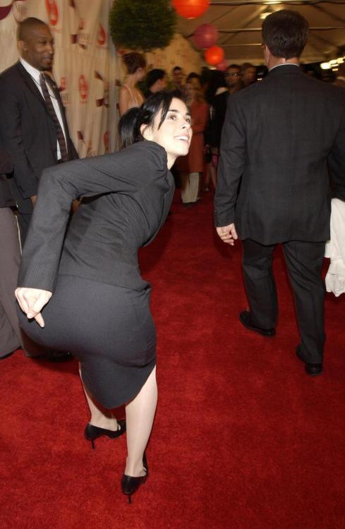 eugenetrepanier:  Sarah Silverman on the red carpet pt 3. ~  I&rsquo;d fuck her ass right throug