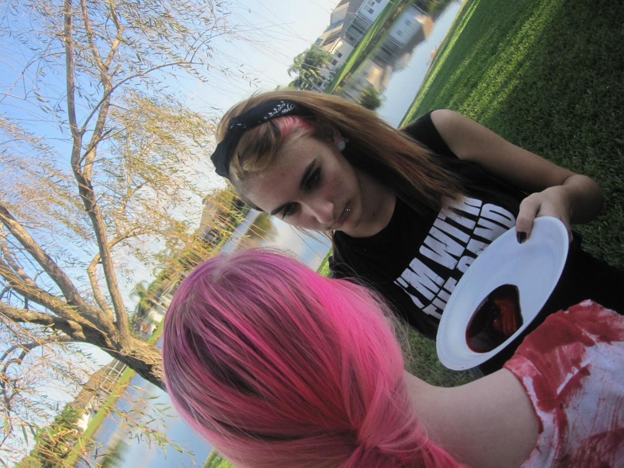 scaby:  gur0tesuku:  We had a Zombie Party for Vikky’s birthday c:  aw look at