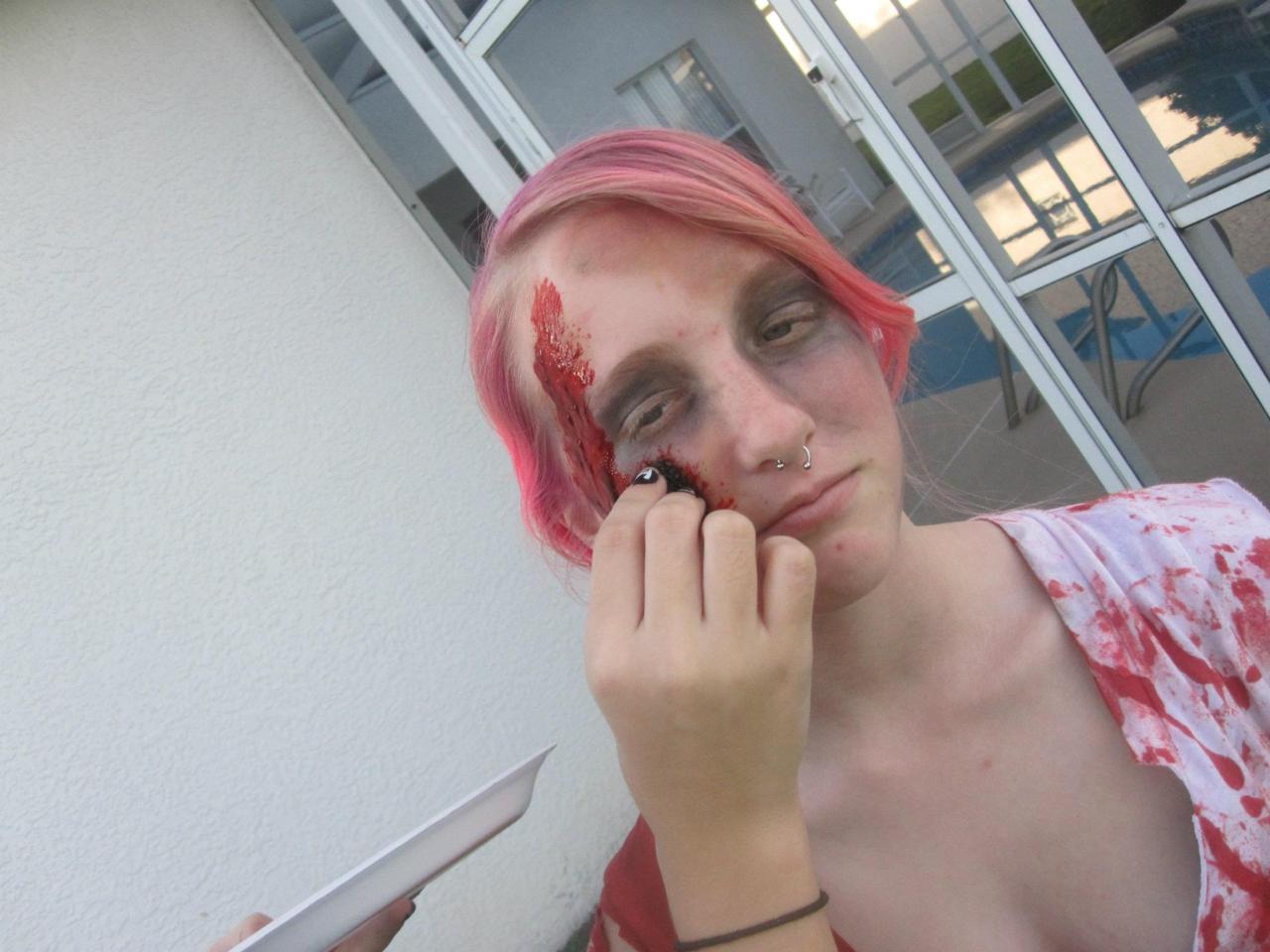 scaby:  gur0tesuku:  We had a Zombie Party for Vikky’s birthday c:  aw look at