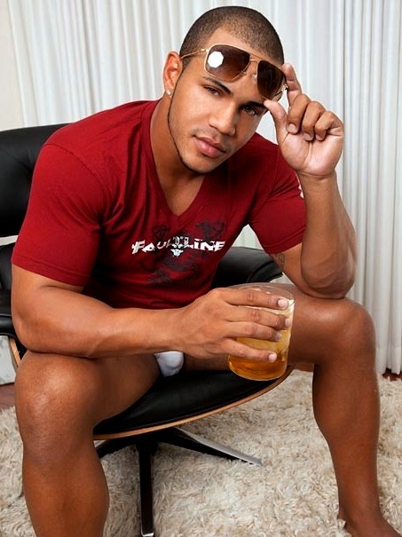 savvyifyanasty:  > his body!  Follow me @ savvyifyanasty.tumblr.com 