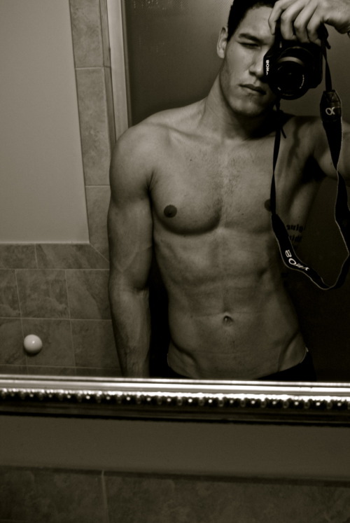 sandboytx:  Greg Kelley’s body is so hot…  “Wow these Notes. <3  .”  - woahmrkelley 