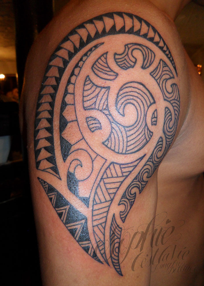 fuckyeahtattoos:  Maori Inspired Tribal tattoo by Sophie C’est la VIe made @8 of