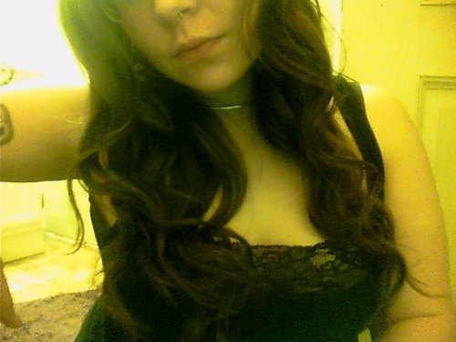 subself:  i forget how fun it is to dress up and do my hair sometimes.      (via TumbleOn)