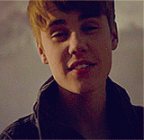 kissesdobieber:  As vezes eu fico aqui, sozinha, ouvindo a sua voz, a sua música,