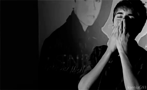 kissesdobieber:  As vezes eu fico aqui, sozinha, ouvindo a sua voz, a sua música,