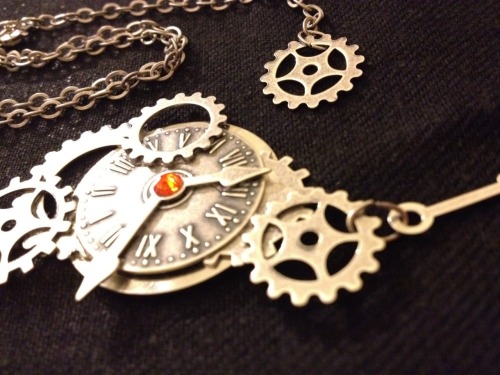 t92marihoene:  suddenlyapples:  playerprophet:  lizawithazed:  chrono-explosive:        LOHAC NECKLACE GIVEAWAY     WHAT: a land of heat and clockwork-inspired necklace. the gear and clockwork pendant measures about 3” long and features a swarovski