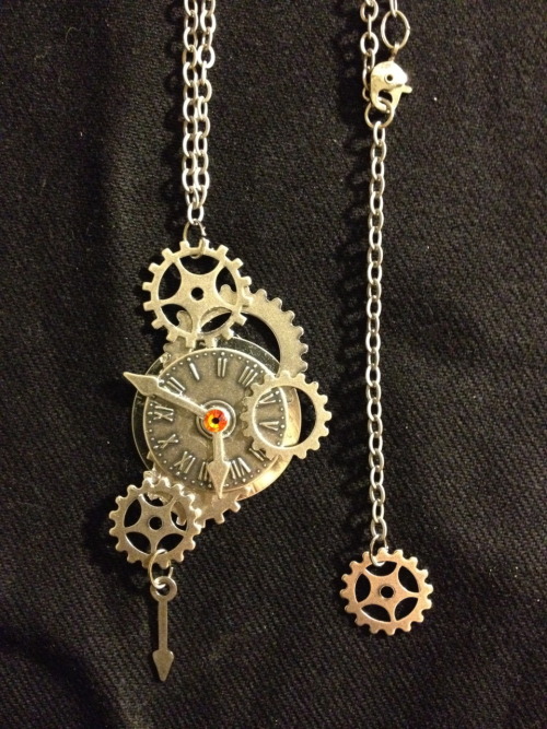 t92marihoene:  suddenlyapples:  playerprophet:  lizawithazed:  chrono-explosive:        LOHAC NECKLACE GIVEAWAY     WHAT: a land of heat and clockwork-inspired necklace. the gear and clockwork pendant measures about 3” long and features a swarovski