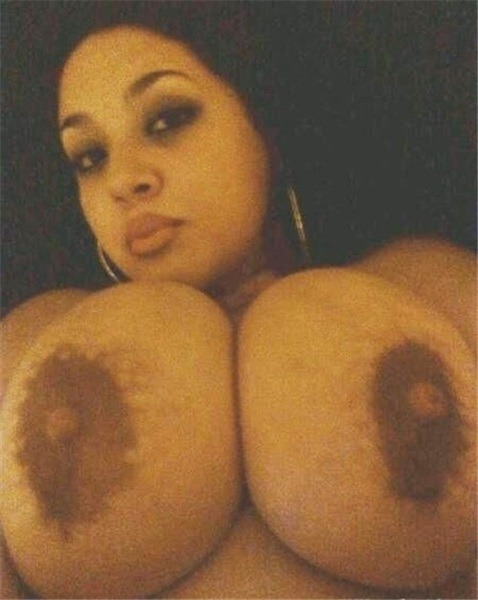 bustylatinas:  Insert dick here
