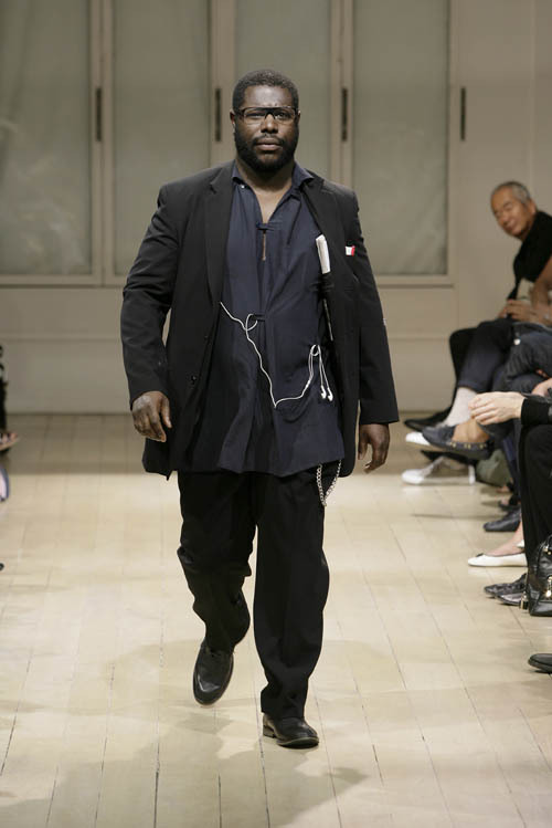 itwonlast:
“ Artist and filmmaker Steve McQueen walks for Yohji Yamamoto Spring 2009
”