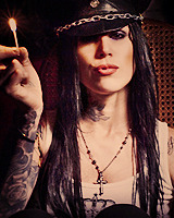 forattvinna:  Kat Von D {Photo Sessions