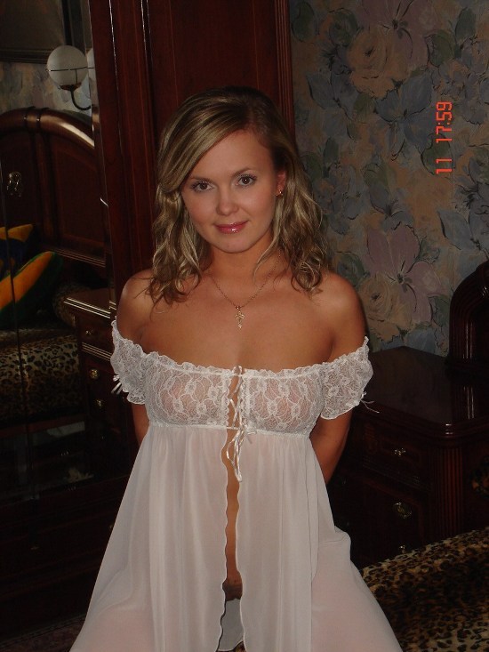 undressedwives:  ilovematurewomen:  dagodoflove:  Open night dress   MILF’s, Matures