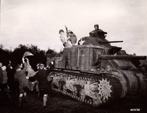 imalegionnaire:Santa decided to make his rounds on a tank instead of a sleigh in 1942