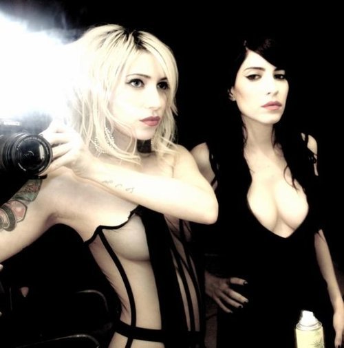 jessie666:  the veronicas are hot