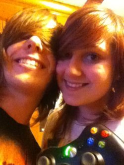 justcallmetheeviltwin:  THE BFF and her BF ……… makes me feel sick :3 