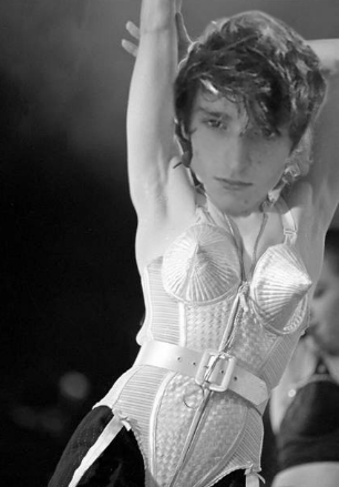 sickfuckers:  Look everyone it’s peter being Madonna as he soaks up his 15 minutes
