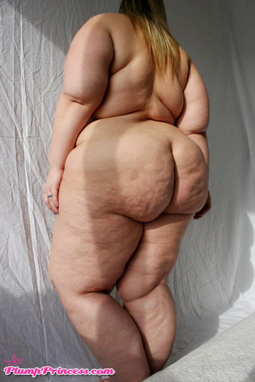 extra-bbw-love:I love a big ass and thighs with lots of dimpley cellulite
