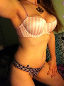 slinkandswagger:  Awwwshit dudes, new bra!