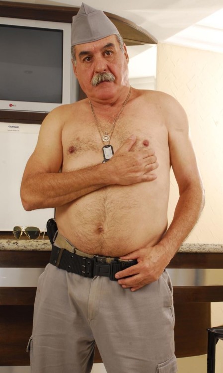 http://senioretgay2.tumblr.com/post/14618847782