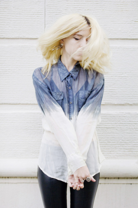 c0ncreat:  dip dyed tee. love her leathers too 