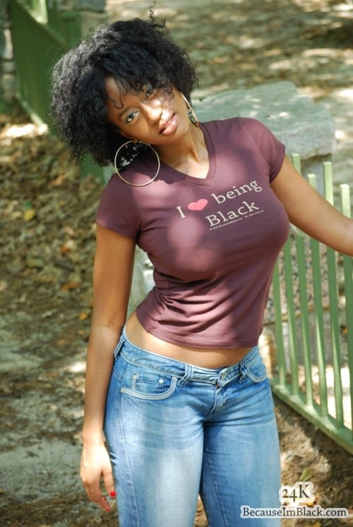 trickinforfree:  www.trickinforfree.com - becuase I love women fully clothed? That doesnt sound right… but I like the pic anyways. 