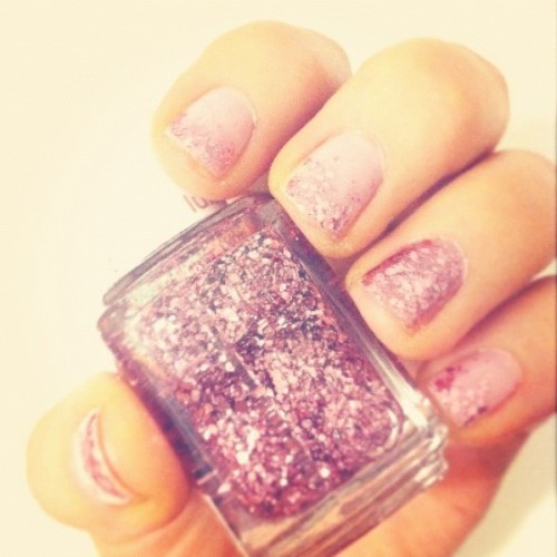 Sparkle nails! My favorite trend right now! (via the glitter guide)