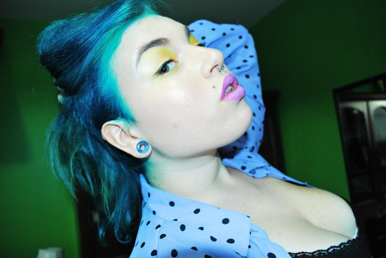 serialkillerfetish:  remember when everyone used to reblog my face..  some of us