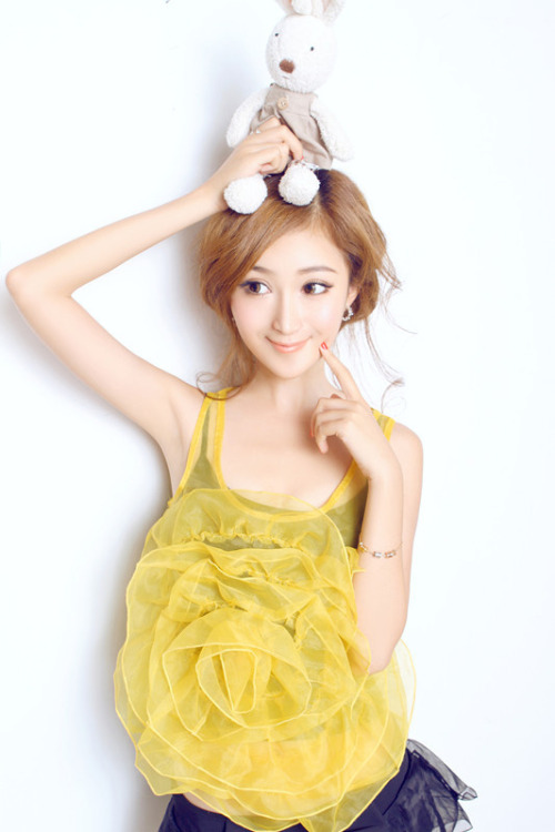 Pretty Chinese girl Cynthia Sun in cute dress More chinese girls