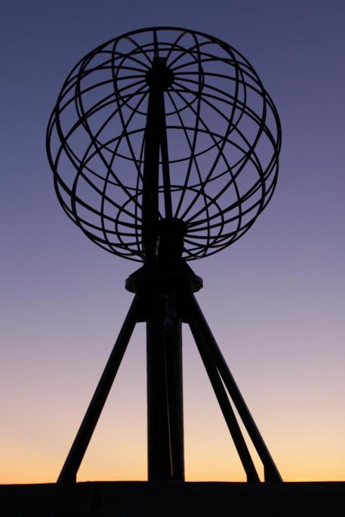 accanito: Globe at dusk..