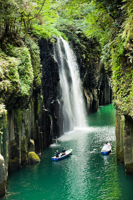 bluepueblo:  Takachiho Gorge, Miyasaki, Japan photo via starsmending 